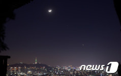 서울 서쪽 하늘의 우주쇼...달-화성-금성
