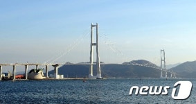 이순신 대교서 50대 남성 바다로 뛰어 내려 숨져