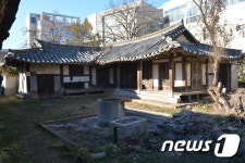 군산 최초의 성당 둔율동 성당 문화재 된다