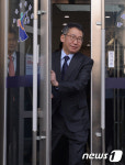 법원 나서는  특검측 대리인 김대현 변호사 靑 압수수색은?