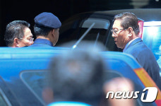 김정남 시신 안치된 병원 찾은 강철 北 대사