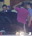 부검 참관 마친 뒤 병원 떠나는 강철 주 말레이시아 북한 대사