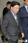 고개 숙인 권선택 시장