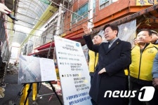 상대원시장 공사현장 찾은 이재명