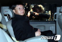 구치소 향하는 병우