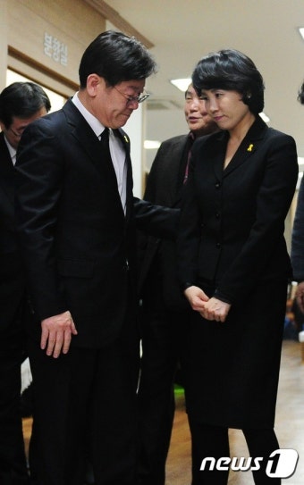 이재명 성남시장 내외 '권양숙 여사 모친 빈소 조문'