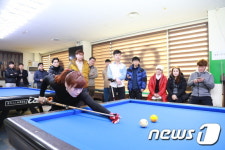 무주군체육회장배 당구대회…이신영 선수, 시범경기 펼쳐