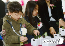 새싹 심는 입학생들