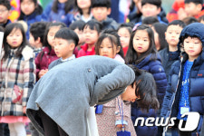 [화보]포항중앙초교, 새 건물서 첫 입학식