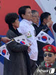 태극기 집회 참석한 김진태-정미홍