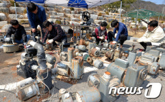 농사철 앞두고 농기계 수리로 분주한 농업기술센터