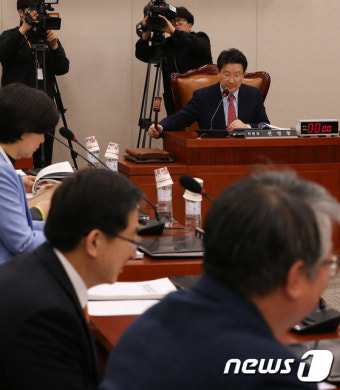 이선애 헌법재판관 후보자 인사청문계획서 채택하는 법사위