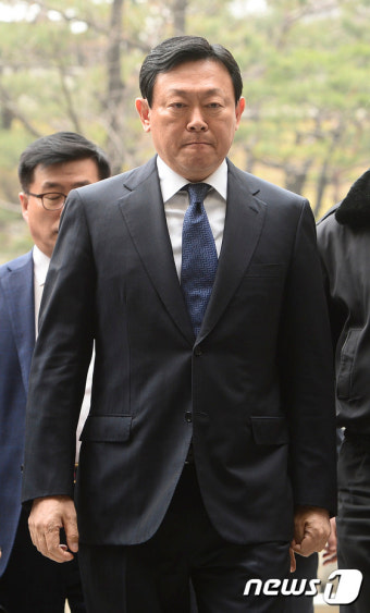 '그룹 경영비리 의혹' 공판 출석하는 신동빈 롯데 회장