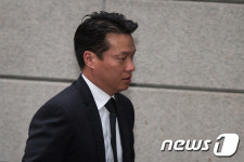 고 정주영 회장 제사 참석하는 정문선 현대비앤지스틸 부사장