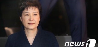 경직된 박근혜 대통령