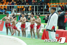 환호하는 기지초등학교 씨름부