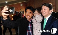 안철수 부녀와 성당에서 인증샷