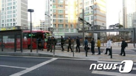 대전BRT 급증하는 수요로 이용객 불편 호소…출근길 버스 타기 전쟁  