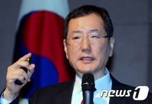 4차 산업혁명과 지역 혁신 발표하는 이민화 이사장