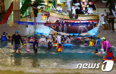 부천 워터파크서 초등생 물에 빠져 중태…경찰 수사