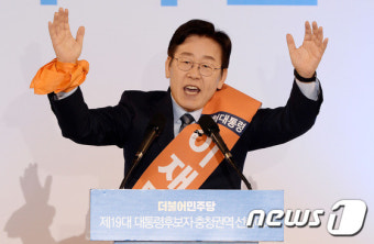 李 