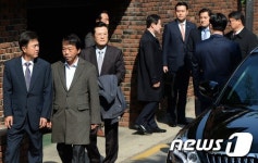 삼성동에 모인 친박 의원들
