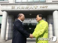 대한노인회 방문한 이재오 
