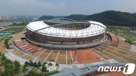 이창희 진주시장 체육도 복지… 종합경기장 개방 