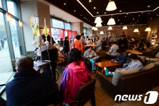 병원 화재, 카페로 대피한 환자들