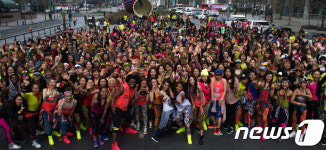 다함께 줌바 댄스를