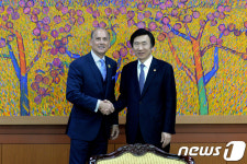 美 공화당 하원의원 만난 윤병세 외교부 장관
