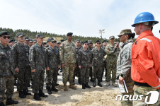 한미 군수지원훈련 참관하는 이순진-브룩스