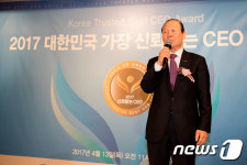 문동신 군산시장, 대한민국 가장 신뢰받는 CEO 대상