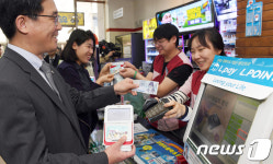 한국은행, 동전적립카드 시연