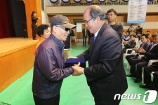 무주군 장애인의날 …양충모씨 등 3명 모범장애인 표창