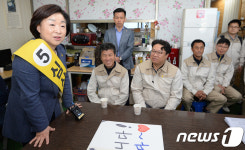 쌍용자동차 부당해고 복직자들 만난 심상정