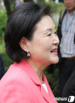 대한노인회 방문하는 김정숙 여사