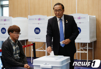 홍윤식 행자부장관, 대선 사전투표 준비상황 점검