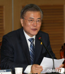 축사하는 문재인