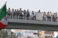 수원역 육교에서 보는 유세