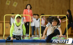 미세먼지때문에... 실내에서 열린 체육대회