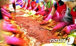 사드보복 속 충북 김치, 중국 첫 수출…연 20만 달러