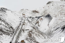대자연 뒤에 숨은 인류 욕망사…일우사진상 한성필 개인전