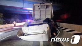 남원IC 인근 고속도로서 화물차끼리 추돌…1명 사망