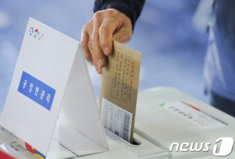 [영상]사전투표 시작…강원도민 “이런 대통령 원한다”