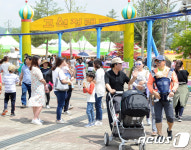 [화보]철원군 어린이날  행사…고석정 잔디광장 활짝