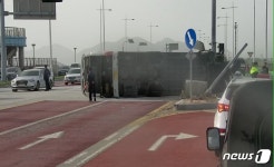 새만금 방조제서 관광버스 전도…15명 부상