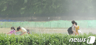 황사바람 고개를 들 수가 없어요