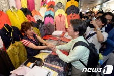 신평화시장 찾은 안철수