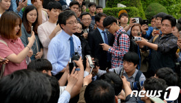 인터뷰 하는 유승민